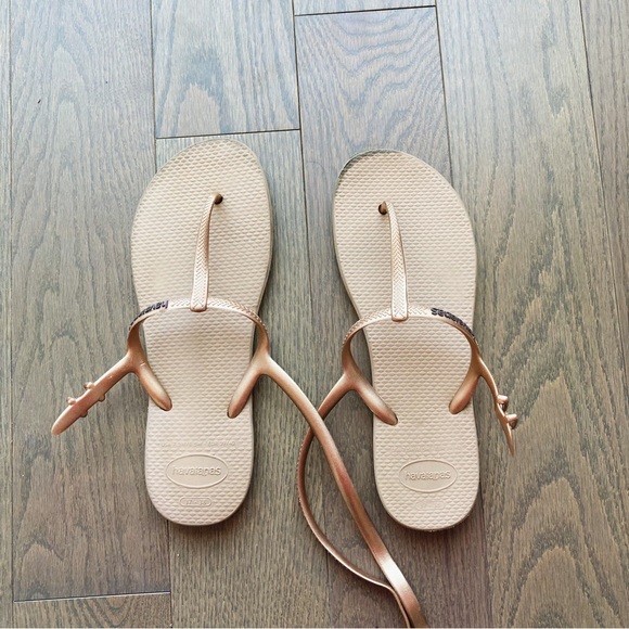 BEIGE HAVAIANAS FLIP FLOPS SANDALS - Picture 1 of 3